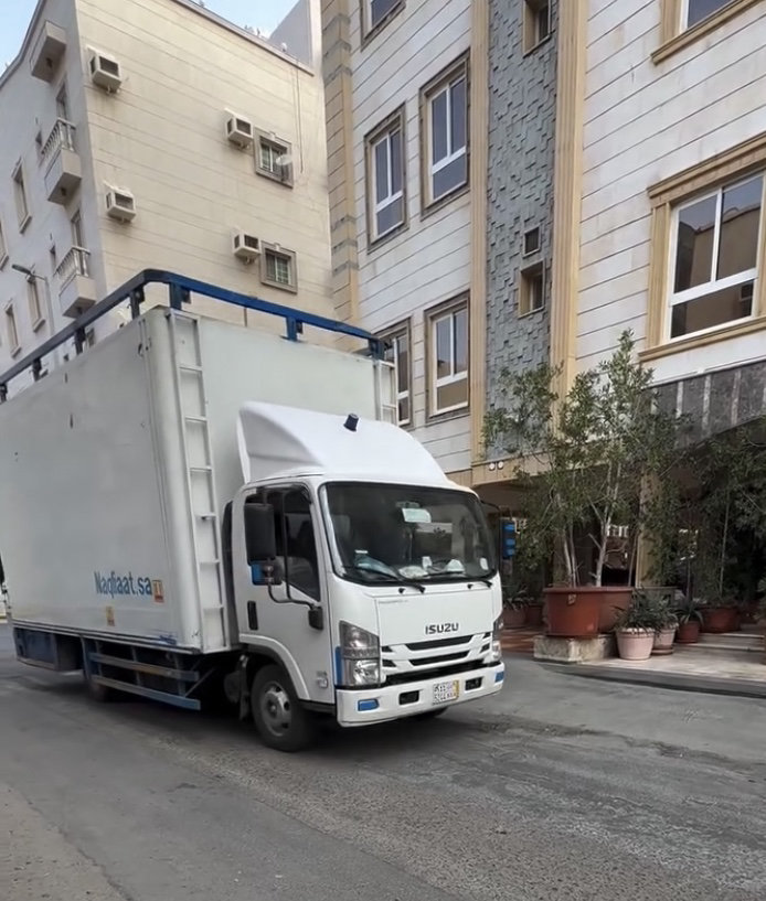 شركة نقل اثاث الرياض - فريق متخصص في نقل اثاث وتخزين آمن